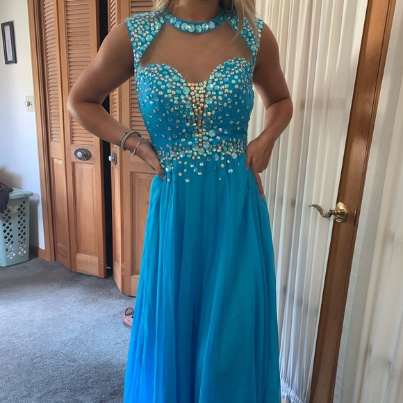 Prom dress - Picture 1 of 3